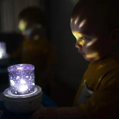 Natlampe med projektor og musik