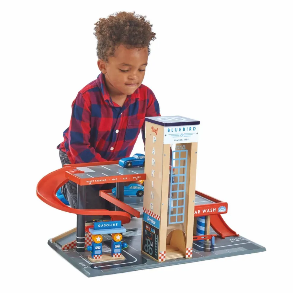 Parkeringshus med elevator
