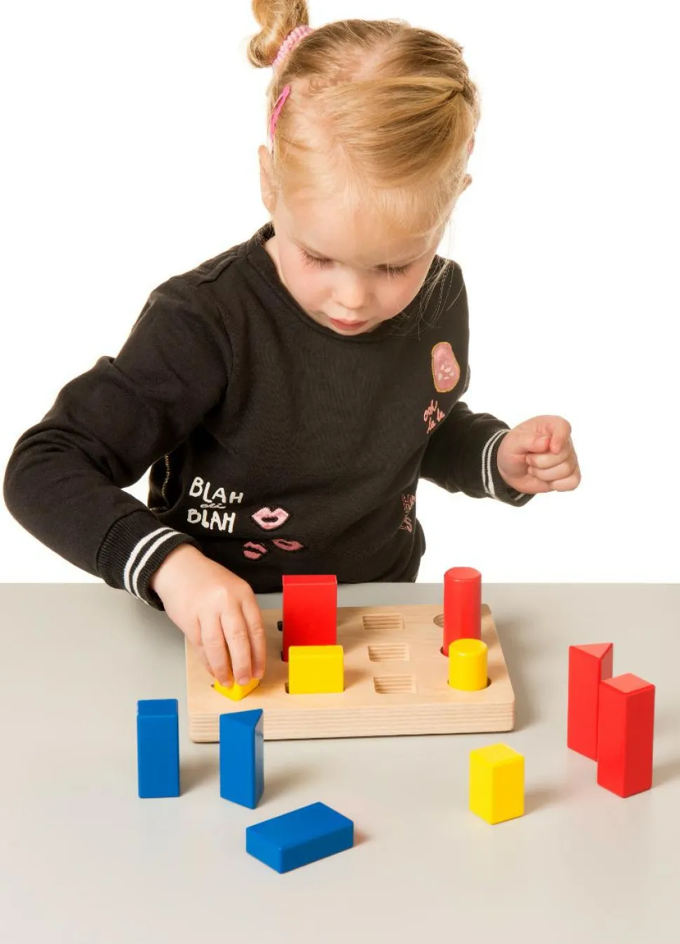 Sorter figurerne - Lær om farve og størrelse