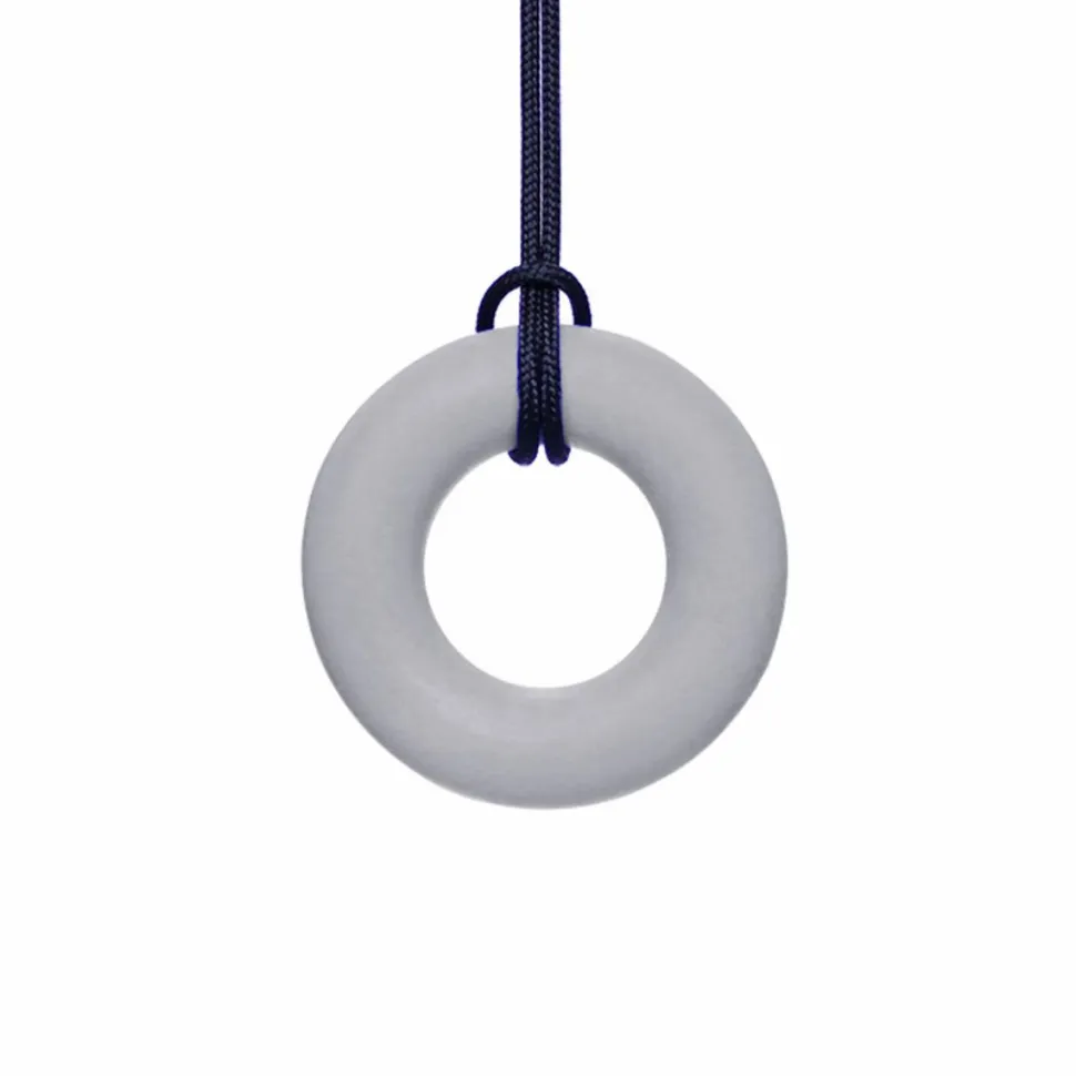 Tyggesmykke, Ring - Standard, Lysegrå